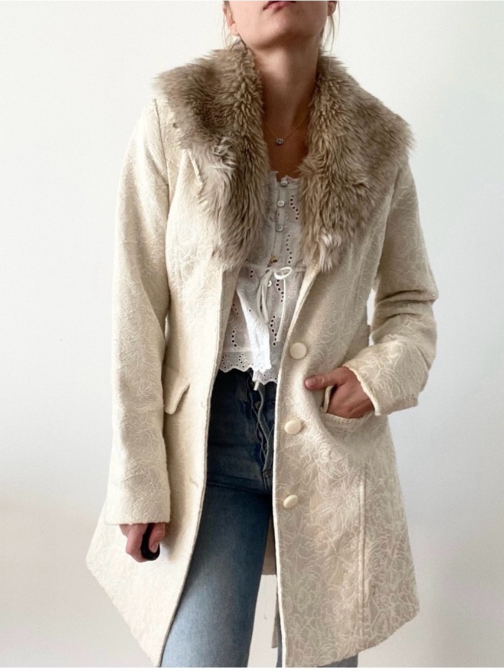🤩 Xhilaration Penny Lane Style Cream Coat w Faux-Fur Taupe Collar Size Small